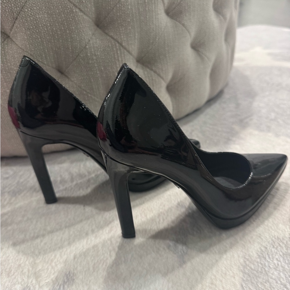 MICHAEL MICHAEL KORS
Brielle Patent Leather Pump - Picture 4 of 7